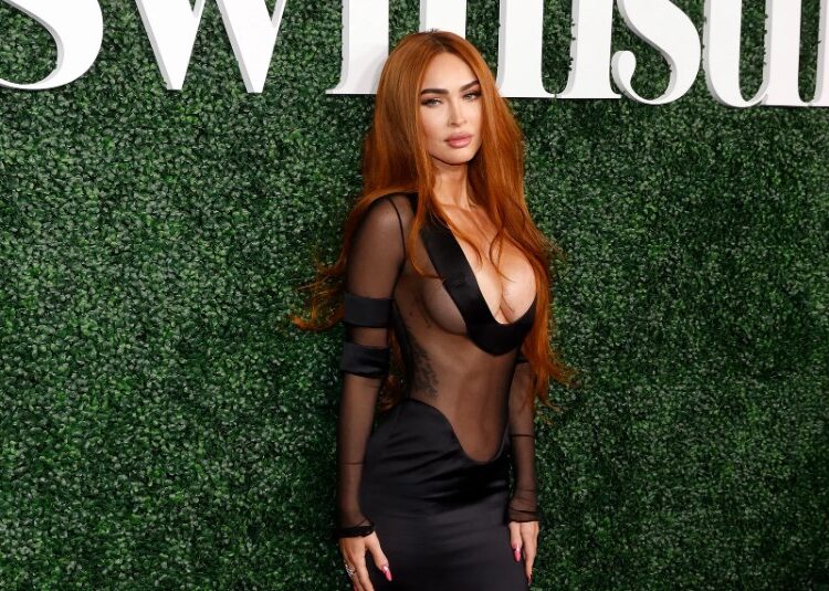 Në kulmin e krizës së marrëdhënies me të fejuarin, Megan Fox i lë të gjithë pa fjalë me pamjen në tapetin e kuq