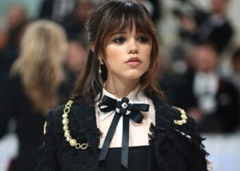 ‘Wednesday’ u kap duke pirë duhan dhe fansat reagojnë ashpër