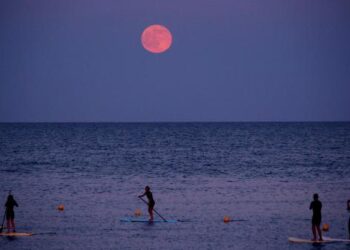 Sekrete, dëshira dhe ndryshime! Hëna e Plotë Luleshtrydhe është shumë pranë dhe ja si do ndikojë tek çdo shenjë horoskopi