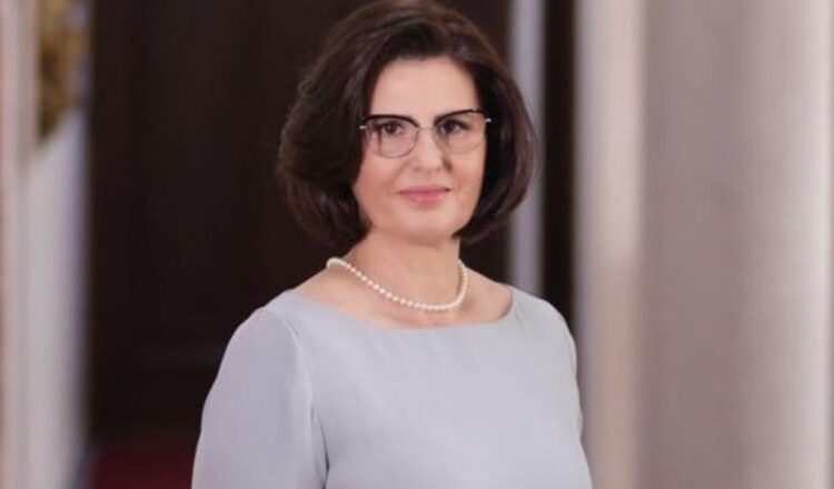 Gjithmonë e kuruar/ E zbuluam kush kujdeset për Zonjën e Parë, Armanda Begajn