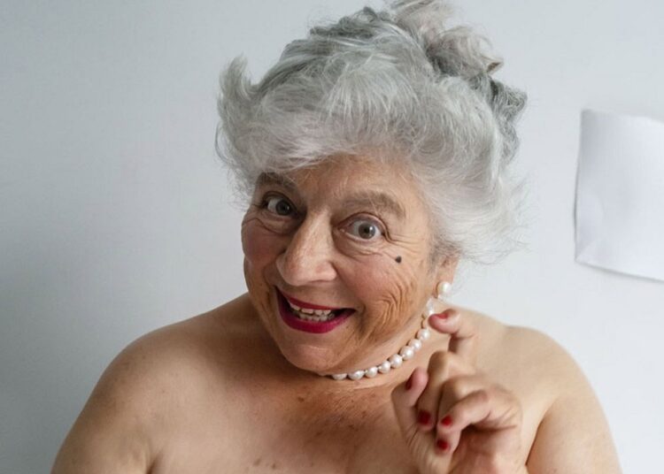 Aktorja ikonike e “Harry Potter” pozon nudo për “British Vogue”!