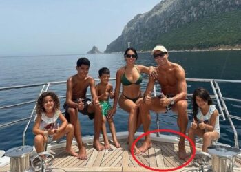 Njerëzit të çuditur pse Ronaldo lyen thonjtë e këmbës dhe ne po ju tregojmë se fshihet një arsye!
