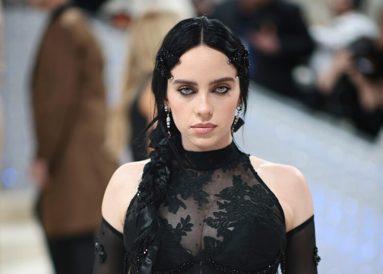 Rrëfehet Billie Eilish: Vuaj nga sindroma e rrallë dhe askush s’më kupton!
