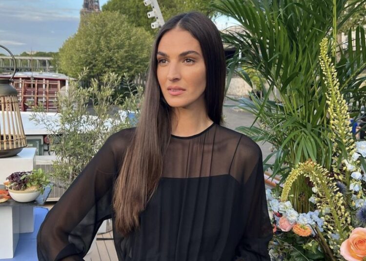 “Më dhimbte barku nga uria”, Emina Çunmulaj kujton fillimet e karrierës!