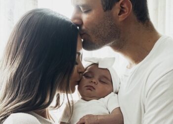 Pas lindjes së djalit, këngëtarja e njohur zbulon për herë të parë portretin familjar!