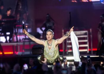 Pak pas nisjes, Robbie Williams ndalon koncertin: U lodha!