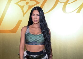 “Veshja më e keqe e të gjitha kohërave”, Kim Kardashian kritikohet për paraqitjen e saj të fundit, por pse?!