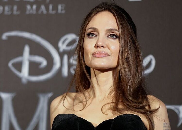 Në pritje të mashkullit të duhur, Angelina Jolie ka disa standarde të larta