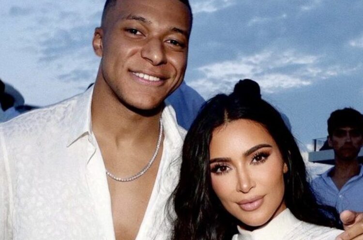 Lart e poshtë po thonë se Kim Kardashian dhe Mbappe po dalin bashkë dhe shkak u bë një foto!