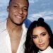 Lart e poshtë po thonë se Kim Kardashian dhe Mbappe po dalin bashkë dhe shkak u bë një foto!