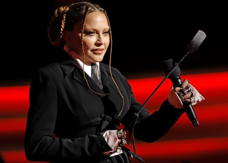 Pas shtrimit në spital, Madonna rikthehet në rrjete sociale: Po përmirësohem, shihemi në tetor!