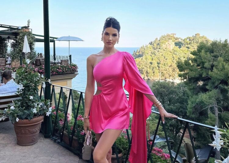 Jehona Dreshaj paska garderobën e Barbie-t!