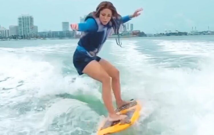 Shakira pëson incident duke bërë sërf në Costa Rica