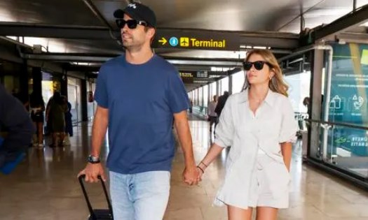 Pique e bën familjare lidhjen me Clara-n, me pushime të gjithë së bashku