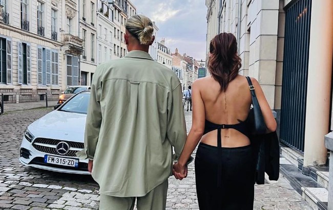 Aktorja e njohur turke konfirmon lidhjen me futbollistin 6 vite më të vogël