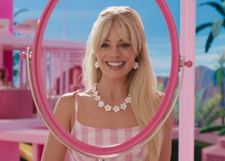 Për tu transformuar si Barbie, Margot Robbie përdori 30 buzëkuqe, 48 paruke dhe shumë grim trupi