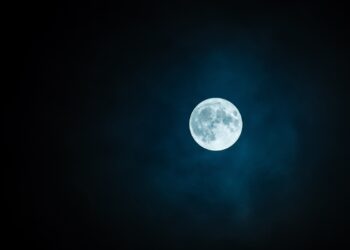 Hëna e plotë ndikim të fortë tek të gjitha shenjat e horoskopit, ndryshime dhe emocione të mëdha