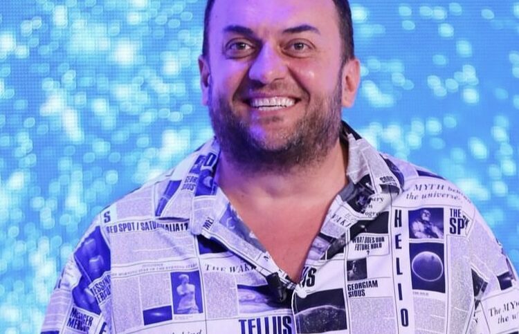 Prit pak! Olti Curri opinionist i “Love Island”?