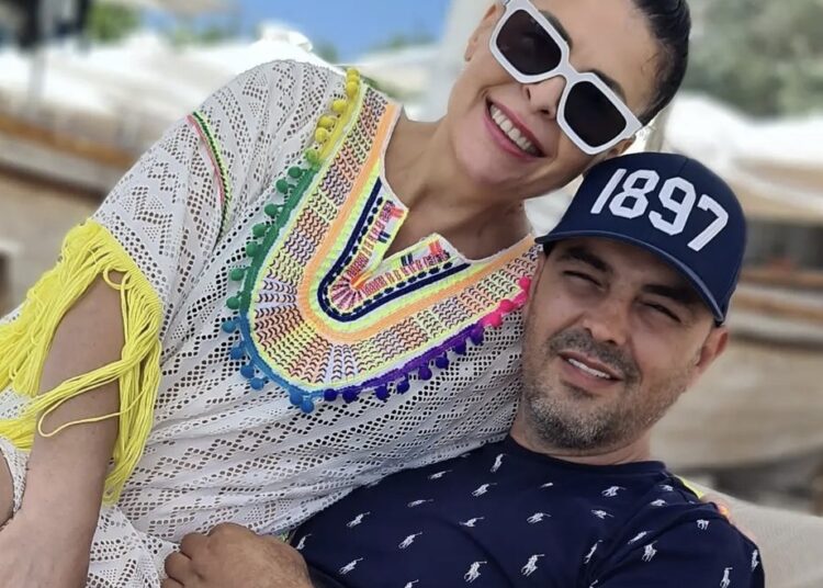 10 vjet të martuar, Aurela i dedikon fjalët e ëmbla Skerdit!