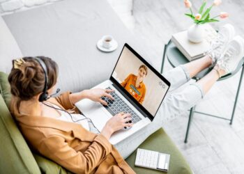 5 arsye pse nuk duhet duhet të punosh nga shtëpia!