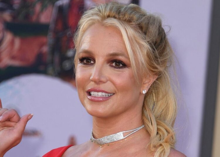 Britney Spears ndez thashetheme për një lidhje të re me menaxherin e saj