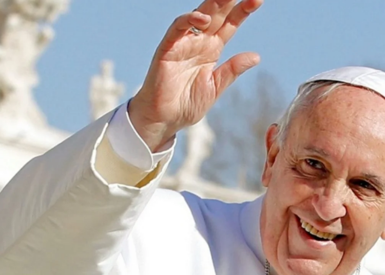 Mesazhi i Papa Françeskut për të rinjtë shqiptarë: Punoni për atdheun, ka nevojë për ju!