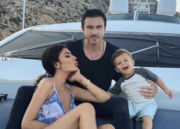 “Ne po i thyejmë rregullat”, urimin e veçantë të Angelës për ditëlindjen e bashkëshortit duhet ta lexoni patjetër!