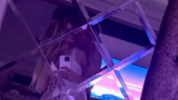 Këngëtari i njohur shqiptar bën publike lidhjen e re pas 1 viti bashkë