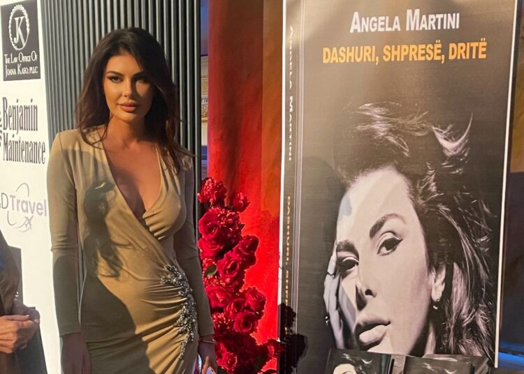 Nëntori Shqiptar nderon Angelën, e Angela  Shqipërinë: Të jemi bashkë, siç besa bënte bashkë ilirianët!