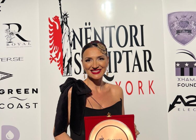 Për muzikën, për artin, Nëntori Shqiptar vlerëson Marsela Çibukajn me çmimin e veçantë!