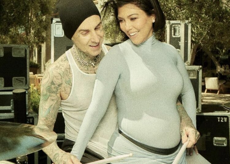 Kourteny dhe Travis mirëpresin në jetë fëmijën e tyre të parë!