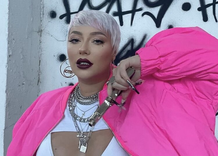 Ronela bëri një ndryshim (jo dhe aq) të vogël te flokët dhe nuk njihet!