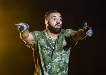 Drake surprizon shqiptarët në festat e nëntorit!