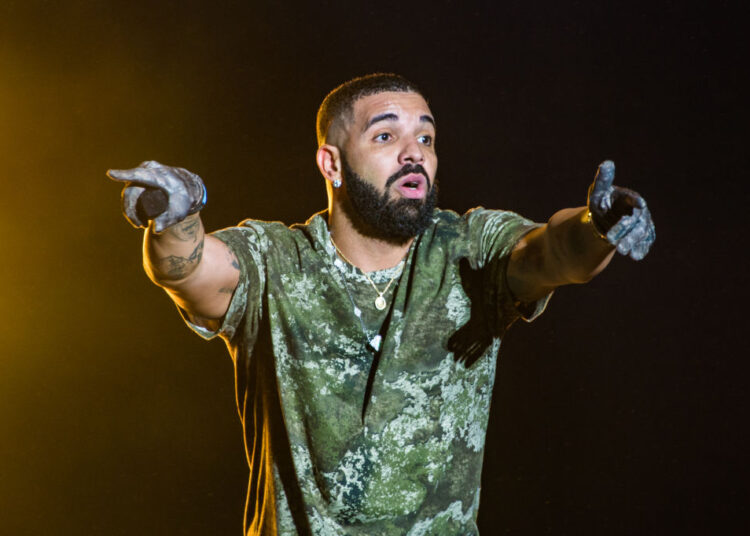 Drake surprizon shqiptarët në festat e nëntorit!