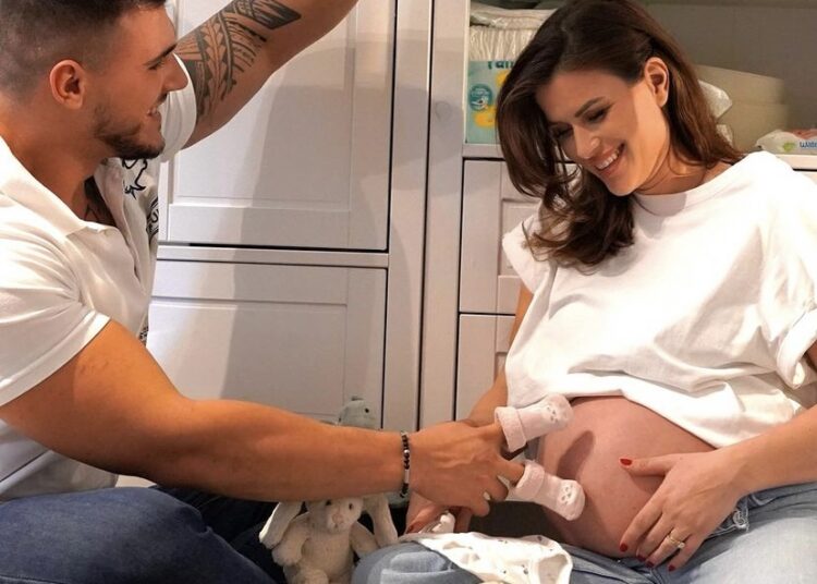 Konkurrenti i Përputhen bëhet baba për herë të parë