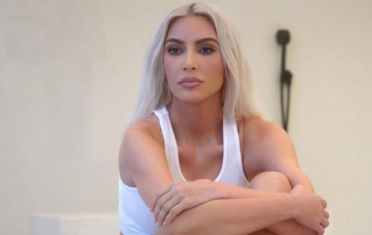 Kim Kardashian mendon që vuan nga një sëmundje dhe është goxha e dhimbshme!