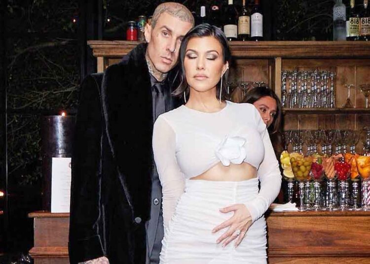 Kourtney Kardashian vendos rregulla! Familjarët do mund ta takojnë bebushin vetëm me ftesa