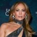 Jennifer Lopez nuk njeh moshë, “Elle” e shpall ikonën e vitit 2023!