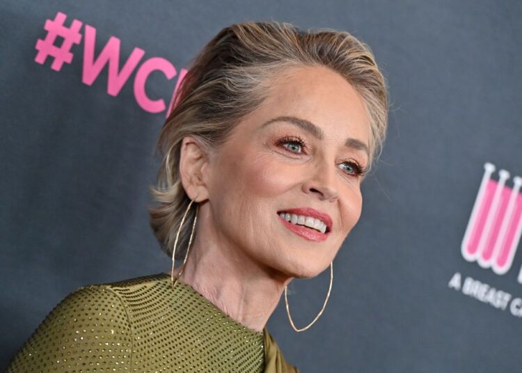 “Jam më seksi në këtë moshë”, Sharon Stone:  Shumë meshkuj duan të flenë me mua!