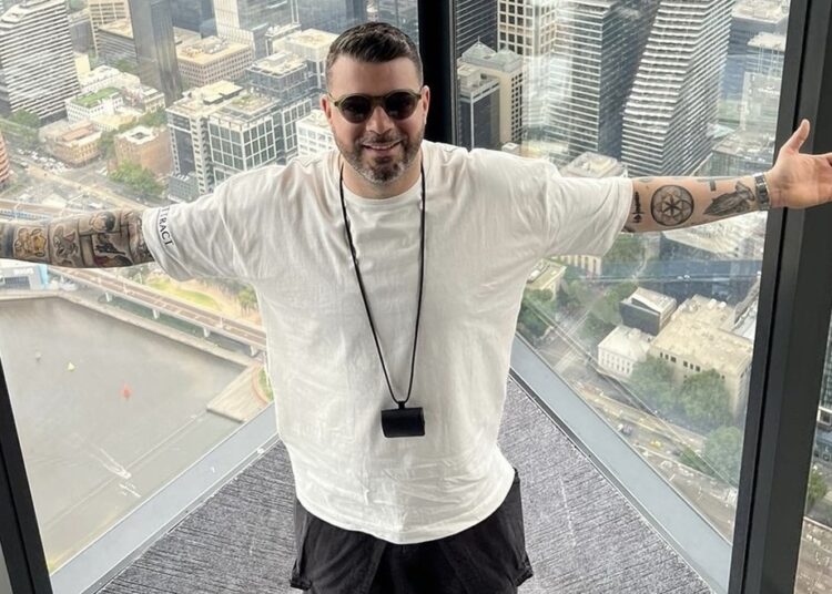 Skenë gjigande, koncert madhështor dhe… DJ Sardi nuk ndalet dhe këtë herë na surprizon nga Australia!