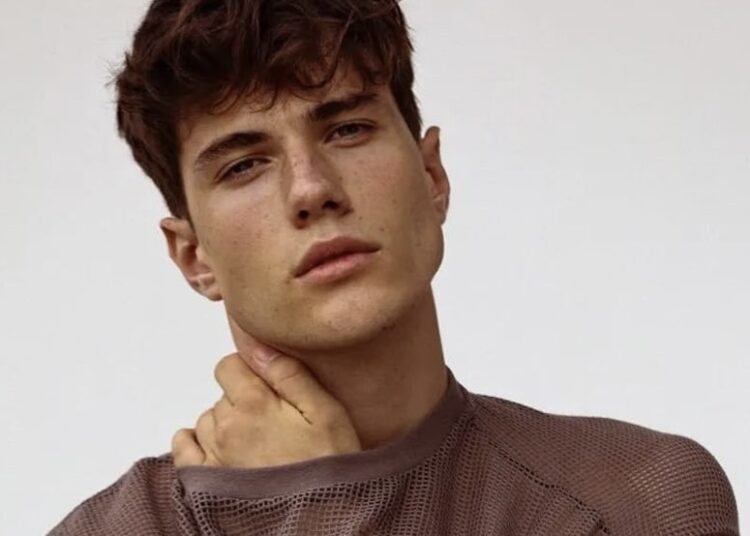 Model, aktor, balerin, 21-vjeçari italian i lë të gjitha dhe dëshiron të bëhet prift!