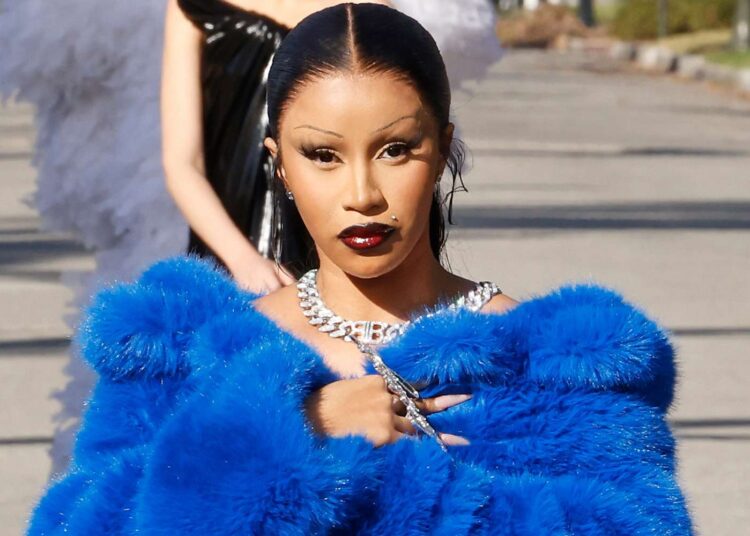 Martesë, ndarje, bashkim, ndarje… Cardi B është zyrtarisht beqare!