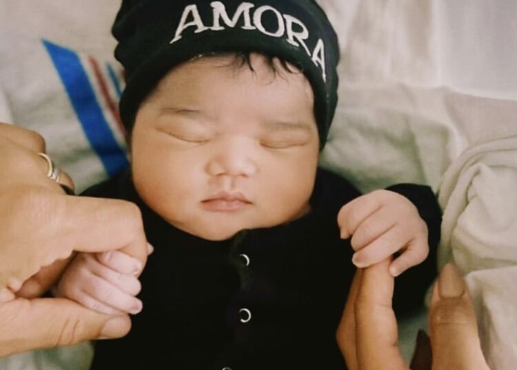 Këngëtarja e njohur bëhet nënë për herë të katërt