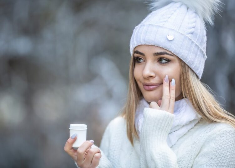 Si ta mbani lëkurën e shëndetshme gjatë dimrit!