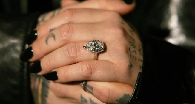 Demi Lovato i jep fund beqarisë