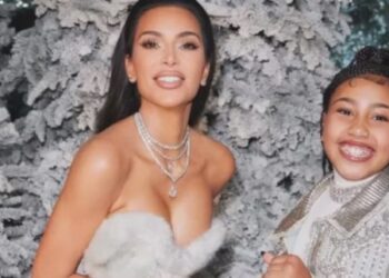 Kimit i shpëtoi një detaj te fotoja dhe fansat i kapën gabimin me fotoshop!