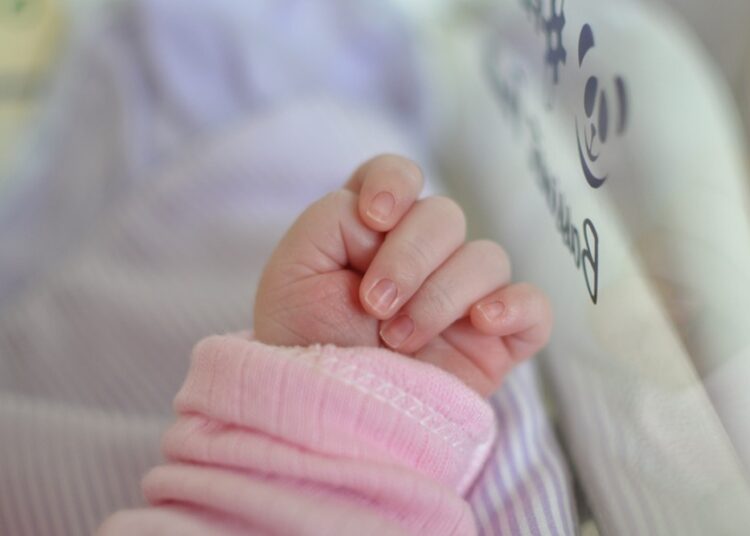 Lindi 1 minutë pas mesnate, bebja e parë për vitin 2024 është Sihana