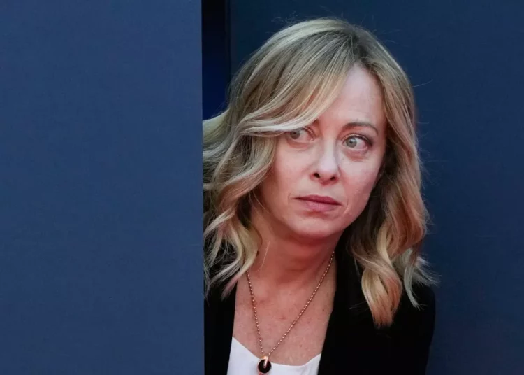 Giorgia Meloni ndërpreu konferencën për të shkuar në tualet dhe këtu nuk ka asgjë anormale!