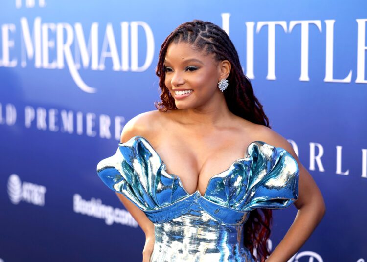 “Sirena” bëhet nënë për herë të parë