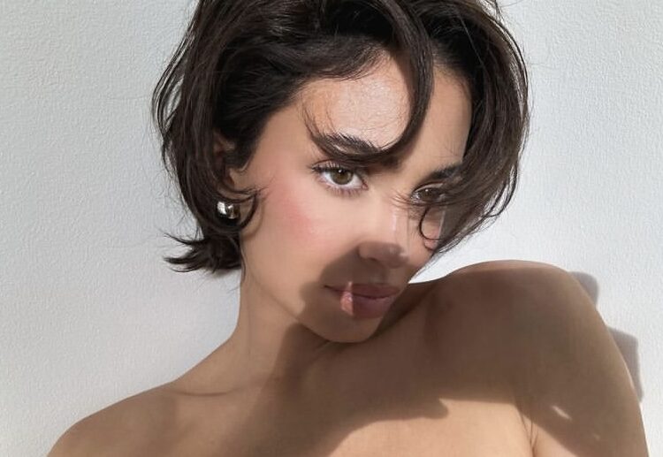 Kylie Jenner bën ndryshimin drastik në pamje dhe gjejeni me kë po e krahasojnë!